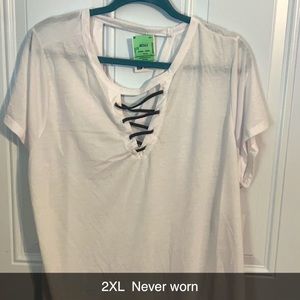 White shirt with black lace. Never worn and still has tags. 2XL